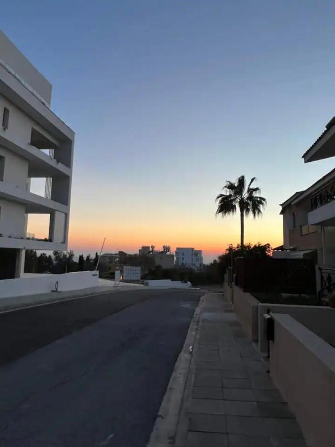 Marias Spacious Aparment Paphos Exterior photo
