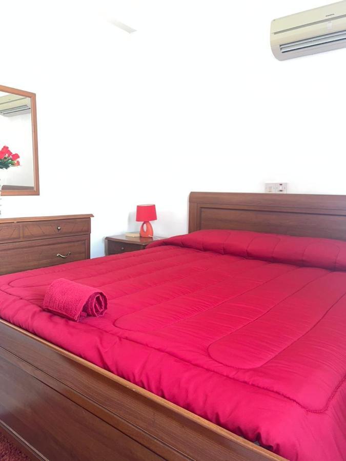 Marias Spacious Aparment Paphos Exterior photo